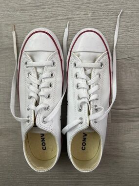 Converse all star leather unisex size 6.5M/8.5W